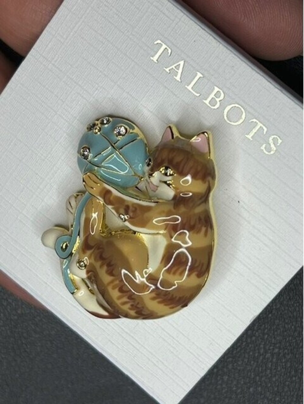 B7545 TALBOTS Orange Cat Yarn Ball Brooch Pin Enamel Rhinestone Gold Tone